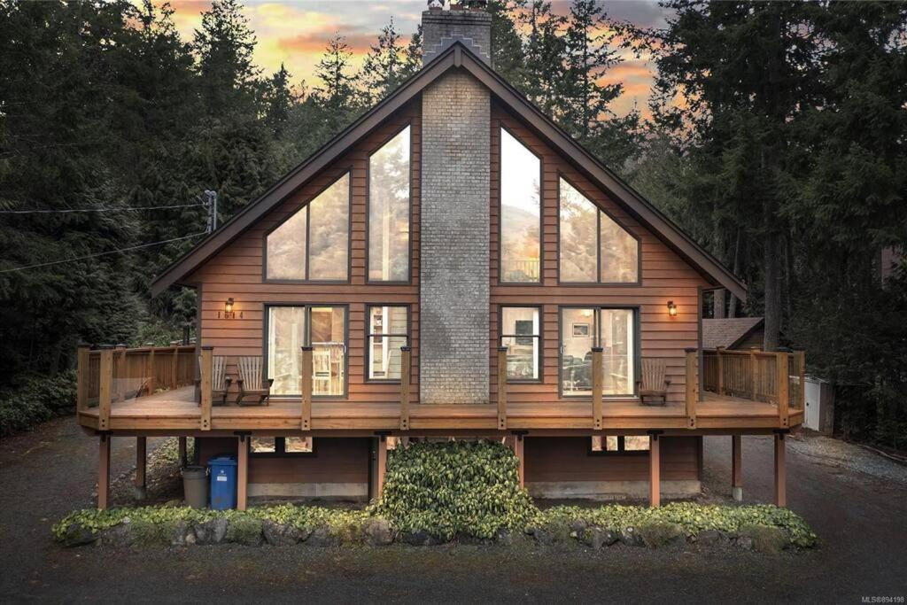 Chalet Style Cottage Near Shawnigan Lake מראה חיצוני תמונה