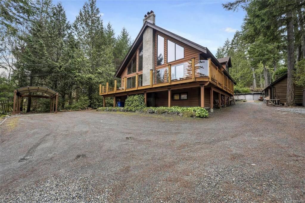 Chalet Style Cottage Near Shawnigan Lake מראה חיצוני תמונה