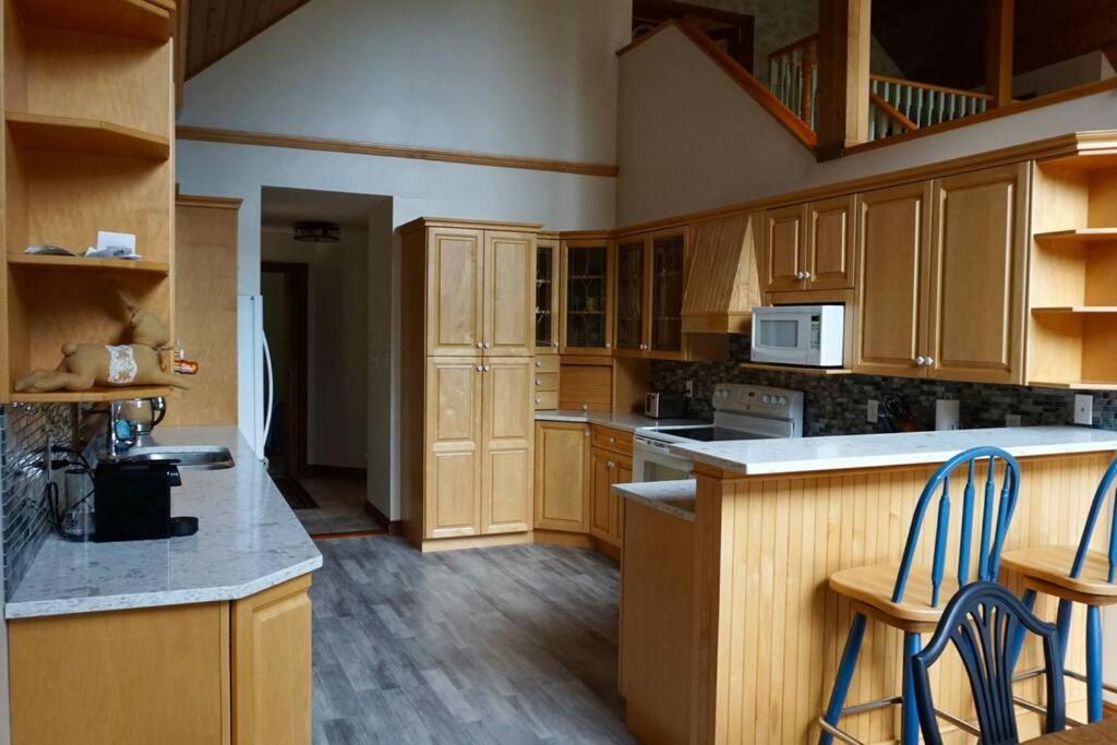Chalet Style Cottage Near Shawnigan Lake מראה חיצוני תמונה