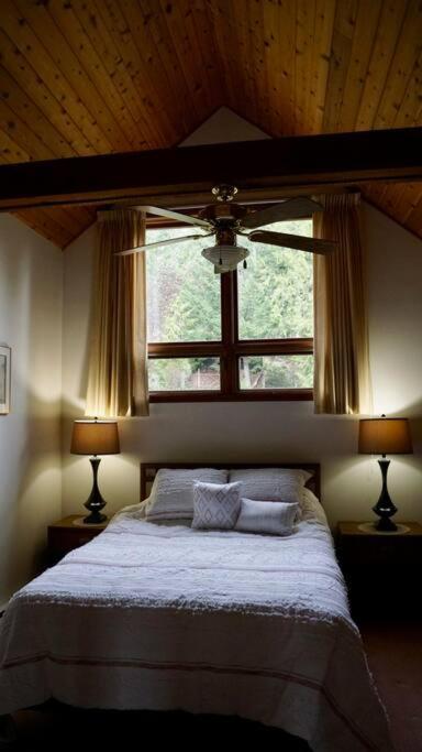 Chalet Style Cottage Near Shawnigan Lake מראה חיצוני תמונה