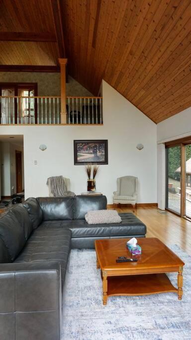 Chalet Style Cottage Near Shawnigan Lake מראה חיצוני תמונה