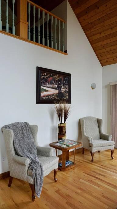 Chalet Style Cottage Near Shawnigan Lake מראה חיצוני תמונה