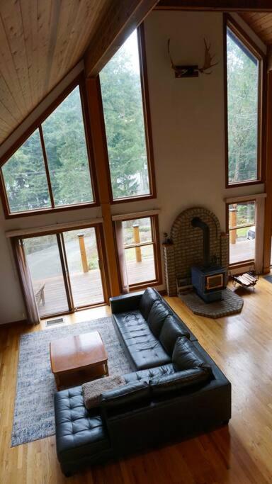 Chalet Style Cottage Near Shawnigan Lake מראה חיצוני תמונה